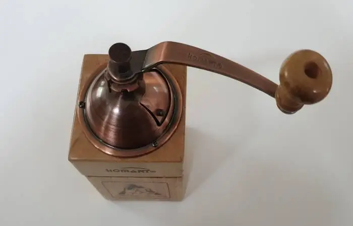 그라인더, 커피가는 기계, 원두 믹서기 이름도 다양한데, '커피가는 기계'라는 말이 더 정감이 갑니다.