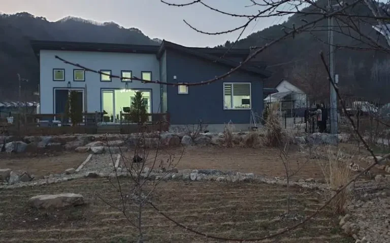 꿈에 그리던 전원주택 집짓기입니다. 아직 다소 미흡하지만 완성해 나가는 재미가 있습니다.
